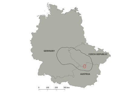 Area of whole population (black) with Svit's home range (red) 