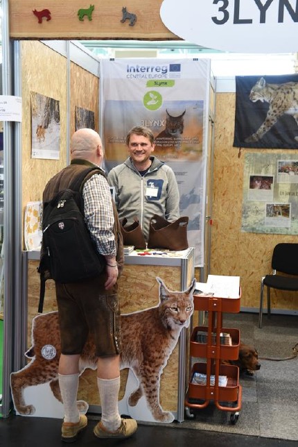 Ein Luchs-Informationsstand auf einer großen Jagdmesse II Ein Luchs-Informationsstand auf einer großen Jagdmesse II