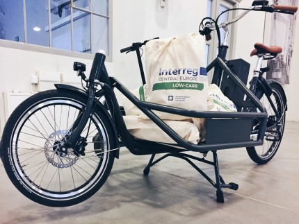 Cargo e-bike filled with tote bags Cargo e-bike filled with tote bags