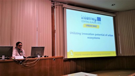 Vesna Avguštinčič presenting URBAN INNO project 