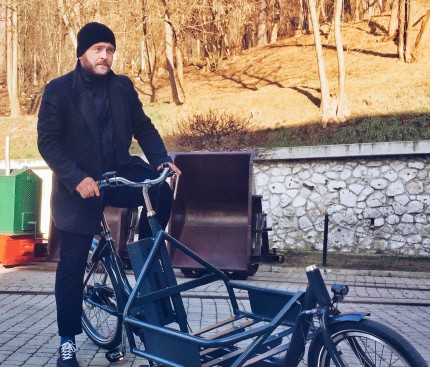 Image of Lukas Franek riding a cargo e-bike Image of Lukas Franek riding a cargo e-bike