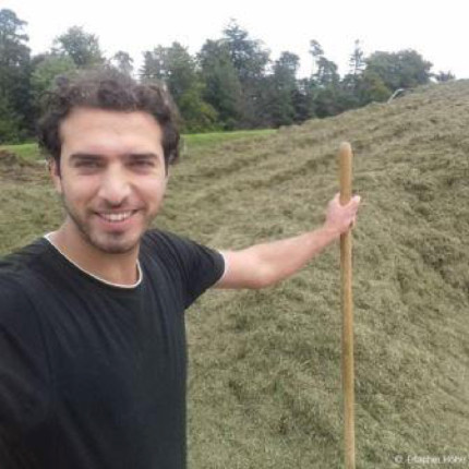 Fadel, a former agricultural science student from Syria, needed to rethink his future as a refugee in Germany. With support from 1+1, he was able to finish his vocational training and to become a farmer. Fadel, a former agricultural science student from Syria, needed to rethink his future as a refugee in Germany. With support from 1+1, he was able to finish his vocational training and to become a farmer.