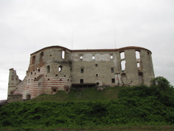 Ruined castle in Janowiec, Poland 