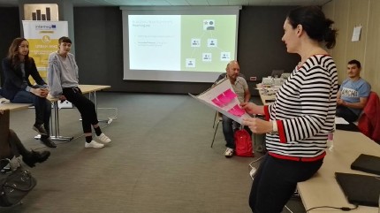 Vesna Avguštinčič (Municipality of Maribor) in front of her working team 