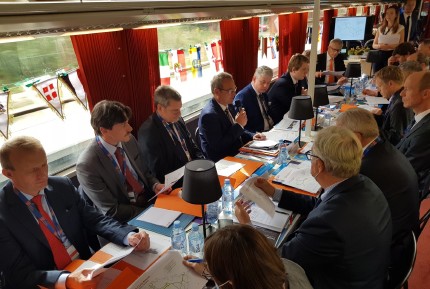 Discussion session in the conference car © European Commission Discussion session in the conference car © European Commission