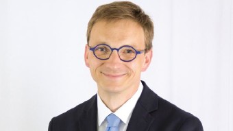Dr. Stefan Jakschik Dr. Stefan Jakschik