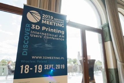 Roll-Up Banner at AMM 2019, Wroclaw © WrUST © https://3dmeeting.pl/ Roll-Up Banner at AMM 2019, Wroclaw © WrUST © https://3dmeeting.pl/